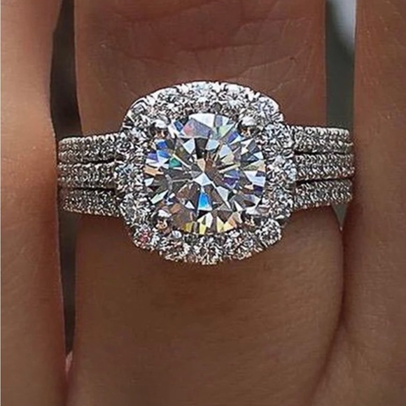 Beautiful Square CZ Ring size 6 - Picture 4 of 6